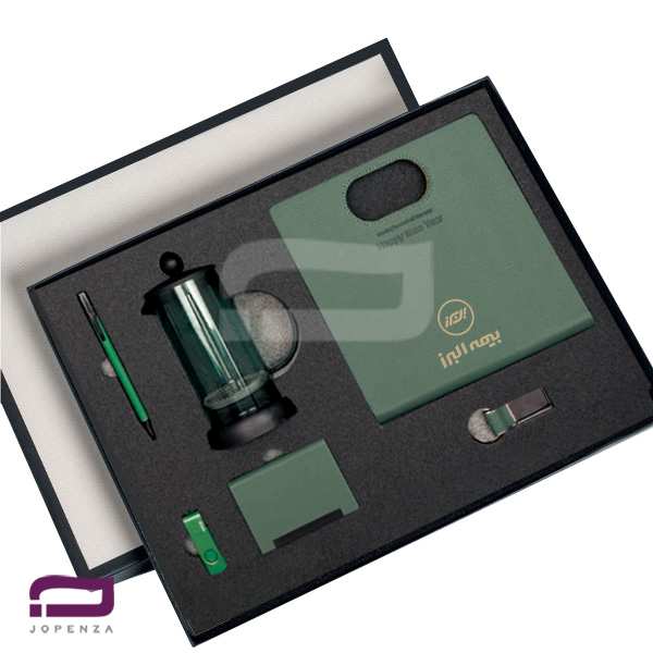 ست مدیریتی دمنوش K9235 سررسید رقعی، فرنچ پرس، فلش ۶۴GB، جاکارتی، جاسوئیچی و خودکار چرم-فلزی در هاردباکس