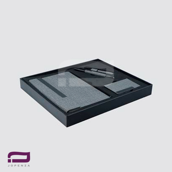 ست مدیریتی R131 شامل سررسید رقعی، خودکار، جاسوئیچی، جاکارتی در هاردباکس مقاوم با امکان حک لوگو