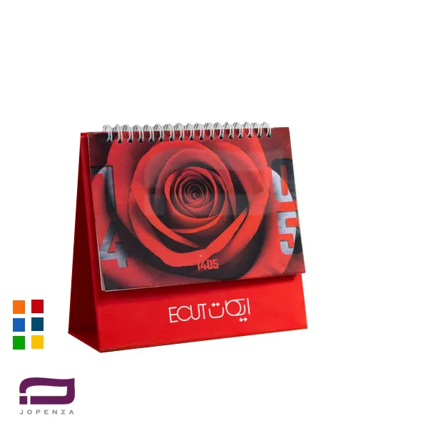 تقویم رومیزی طرح گل R1131R با تصویر درشت گل رز قرمز روی جلد و پایه سلفونی قرمز با حک لوگوی ایکات ECUT با تنوع رنگی